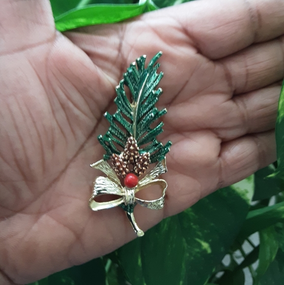 VTG GERRY'S GARLAND PINE CONES BOW BROOCH - Picture 3 of 5